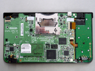 Illustration for article titled Tearing The DSi LL To Pieces